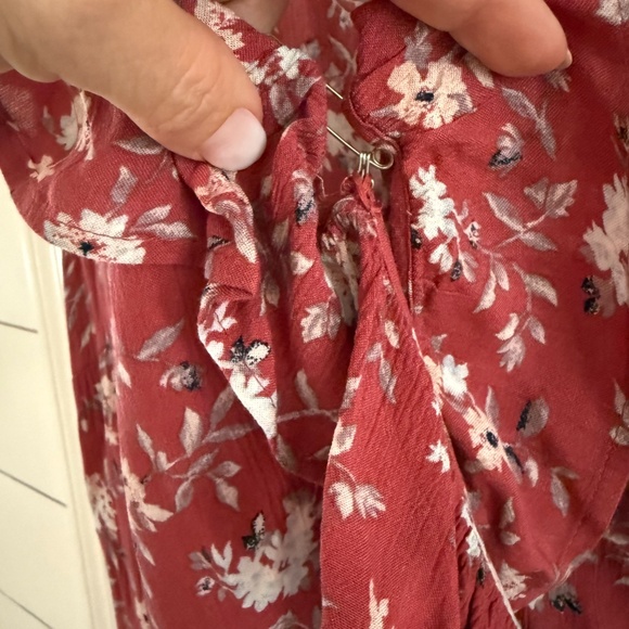 Pretty Floral Dress - Picture 2 of 3